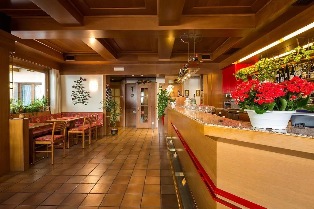 Hotel Garni Ai Serrai Rocca Pietore 3*,